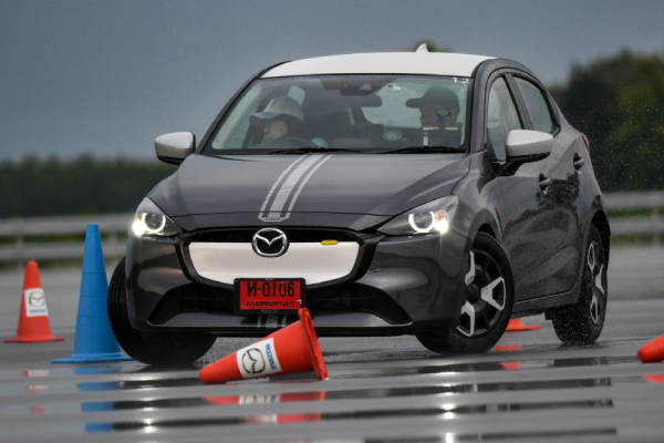 รีวิว Mazda 2 Minorchange รถที่เปิดตัวมา 8 ปีแล้ว ถูกขับลงสนามทดสอบปี 2023 จะรอดหรือไม่ ?