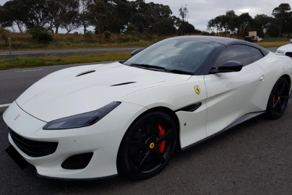 ชายขี่ Ferrari ไม่จดทะเบียนซิ่ง 204 กม./ชม. ในเขต 110 กม./ชม. ถูกยึดรถแบบไม่ต้องสืบ