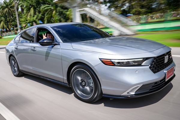 รีวิว Honda Accord 2023 ตัวใหม่ สนุกเหนือสบายไปแล้ว (ลองขับ)