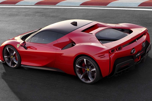 Ferrari ขายดีเป็นประวัติในปี 2022 เตรียมจ่ายเงินพนักงานสูงถึงเกือบ 5 แสนบาท