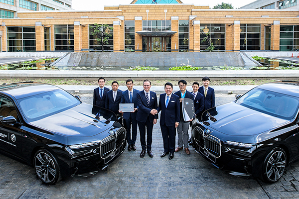 บีเอ็มดับเบิลยู ประเทศไทย ส่งมอบบีเอ็มดับเบิลยู i7 xDrive60 M Sport (First Edition) ให้แก่กระทรวงการต่างประเทศ ในฐานะโมบิลิตี้ พาร์ตเนอร์สำหรับการประชุมผู้นำเขตเศรษฐกิจเอเปค 2022