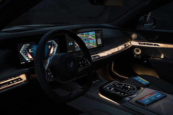 BMW จัดประกวดพัฒนาเกมในรถสำหรับคนมีสมาร์ทโฟน เพื่อเล่นกับจอโค้ง Curved Display