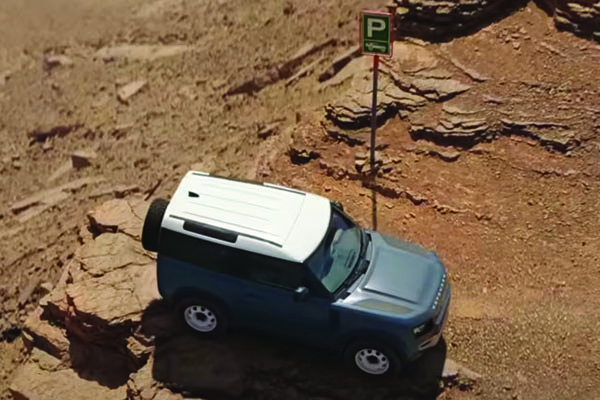 ทำไมโฆษณาชิ้นนี้ของ Land Rover Defender ถึงถูกแบนในประเทศบ้านเกิดอย่างอังกฤษ?