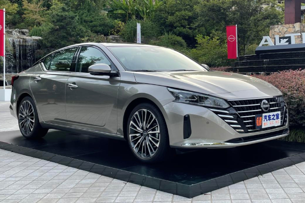 2022 Nissan Teana ไมเนอร์เชนจ์ใหม่ เปลี่ยนหน้าหรู เพิ่มจอใหญ่ ภายในสีเบจ ขายดีในตลาดจีน