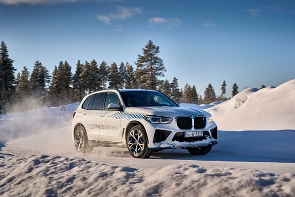 รถยนต์พลังงานไฮโดรเจนรุ่นแรกจากใบพัดสีฟ้า BMW iX5 คาดว่าจะวางขายได้จริงก่อนปี 2030