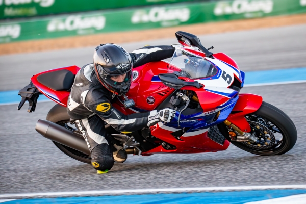 ลงหวด 2025 New Honda CBR1000RR-R Fireblade บนสนามแข่งระดับโลก!!!