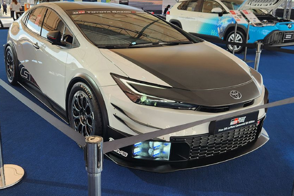 ชมคันจริง 2024 Toyota GR Prius สปอร์ตไฮบริดแต่งซิ่ง มาโชว์ตัวในไทย เตรียมขายปีหน้า