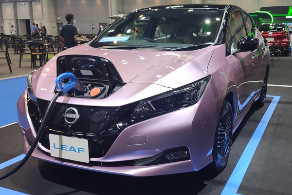 ราคา Nissan Leaf Minorchange 1.59 ล้านบาท วิ่งได้ 311 กม.เปลี่ยนที่ชาจเป็น AC Type II แล้ว