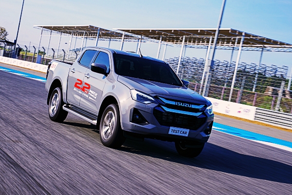 ลองขับ Isuzu 2.2 Maxforce ทั้งรุ่น D-Max และ MU-X รีดทุกแรง เค้นทุกเกียร์ ดูว่าสมราคาคุยหรือไม่ ?