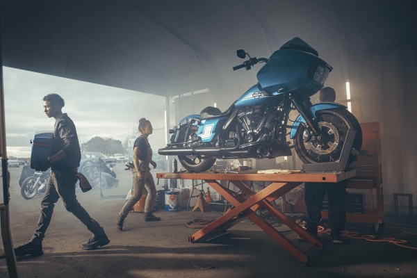 Harley-Davidson อวดโฉม Fast Johnnie Enthusiast Collection