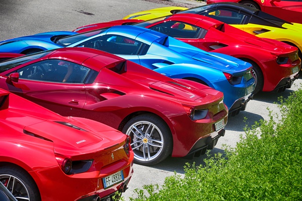 Ferrari จะทำการเรียกคืนรถยนต์เกือบทั้งหมดในสหรัฐกว่า 2 หมื่นคัน เพียงเพราะอะไหล่ชิ้นเดียว