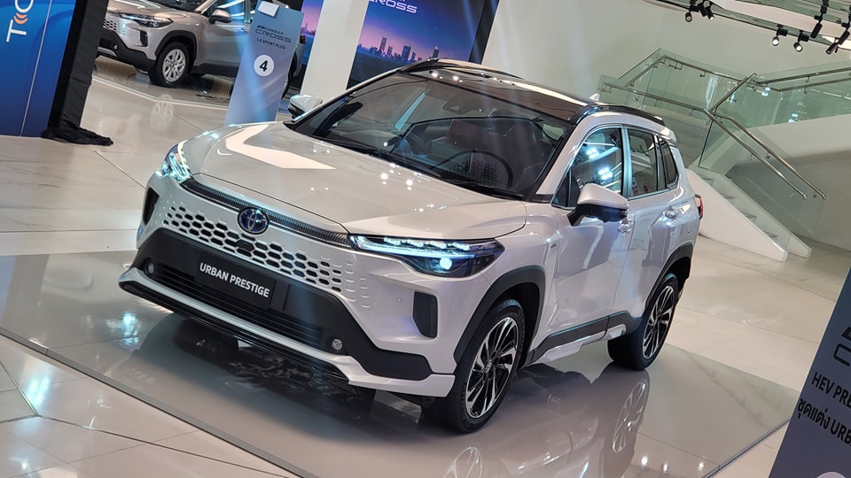 คู่มือซื้อ 2024 Toyota Corolla Cross รวมทุกรุ่นย่อยและราคา สรุปว่าได้ออพชั่นอะไรเพิ่มบ้าง แต่ละรุ่นต่างกันแค่ไหน?