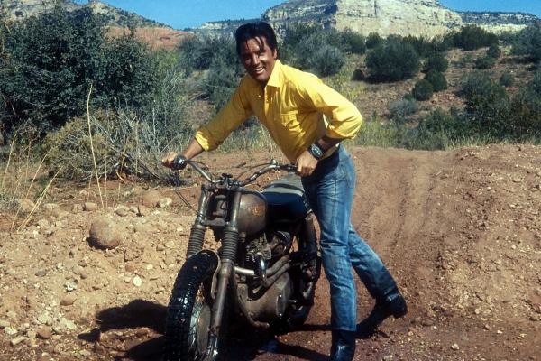 ตำนานราชาร็อคแอนด์โรล “Elvis Presley” และความหลงใหลในรถ Triumph ของเขา!