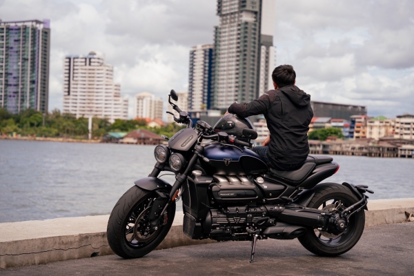 รีวิว Triumph Rocket 3 Storm รถที่มาพร้อมเครื่องยนต์ที่ใหญ่ที่สุดในโลก!!!