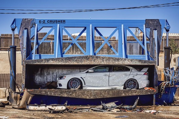 ทำไม 2015 Mitsubishi Lancer Evo X สุดเดิมคันนี้ถึงต้องถูกทำลายลงกันนะ