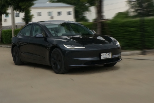รีวิว Tesla Model 3 Highland รถยนต์สำหรับคนขี้เกียจขับ สำหรับคนชอบความไฮเทค และสำหรับคนรวย