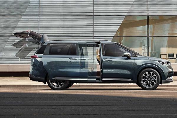 เกิดเหตุประตูเลื่อน Kia Carnival ทำคนแขนหักแล้ว แต่นี่คือความผิดของบริษัทรถหรือผู้ใช้กันแน่ ?