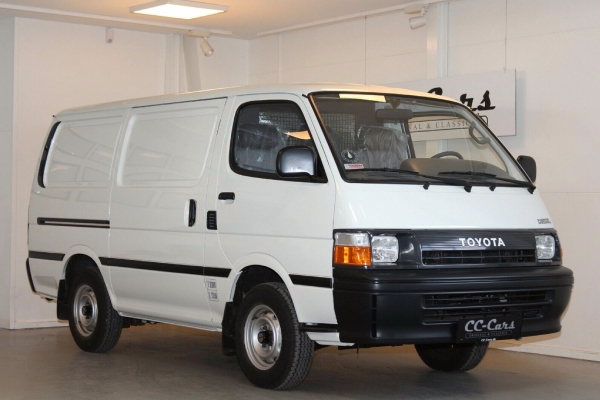 รถมือสอง Toyota Hiace หัวจรวดอายุ 31 ปี มีราคา 1.1 ล้านบาท เพราะคันนี้จะเป็นของสะสมแล้ว