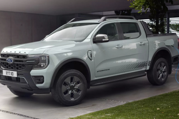เปิดคันจริง 2025 Ford Ranger PHEV กระบะไฮบริดติดปลั๊กชาร์จไฟได้ พลัง 275 แรงม้า แต่วิ่งไฟฟ้าล้วนได้แค่นี้