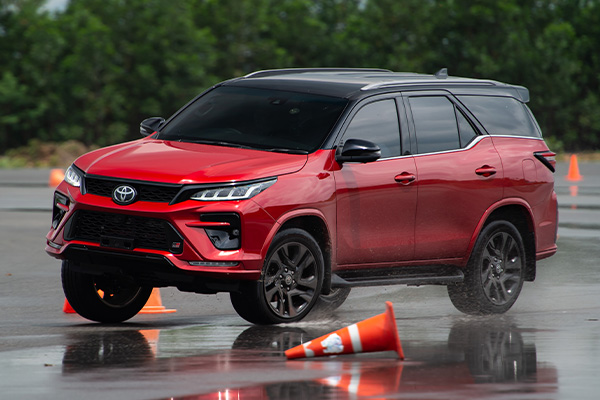 ลองขับ 2023 Toyota Fortuner GR Sport ในสนาม เครื่องใหม่ 224 แรงม้า แรงสุดในไทยตอนนี้