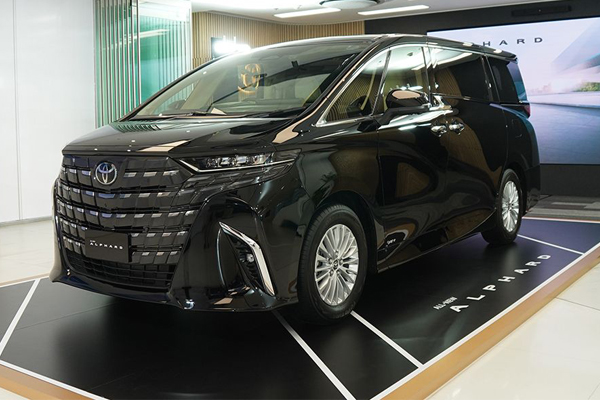 ผู้บริหาร Toyota ชี้ความแตกต่าง Alphard กับ Vellfire มีมากกว่าที่คิด