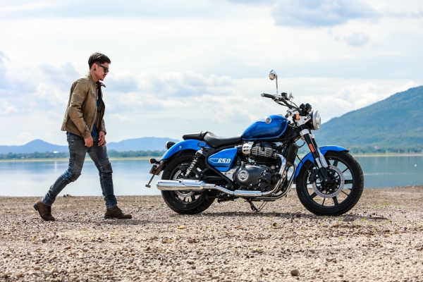 เปิดราคาพร้อมลองขี่ Royal Enfield Super Meteor 650 กับเส้นทางเขาใหญ่!